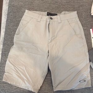 Oakley Men's Gray Flat Front Shorts